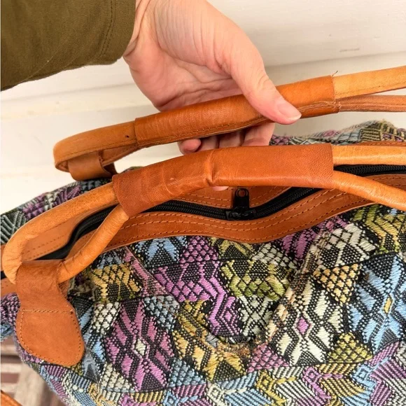 Leather embroidered Huipil bag - Picture 4 of 9